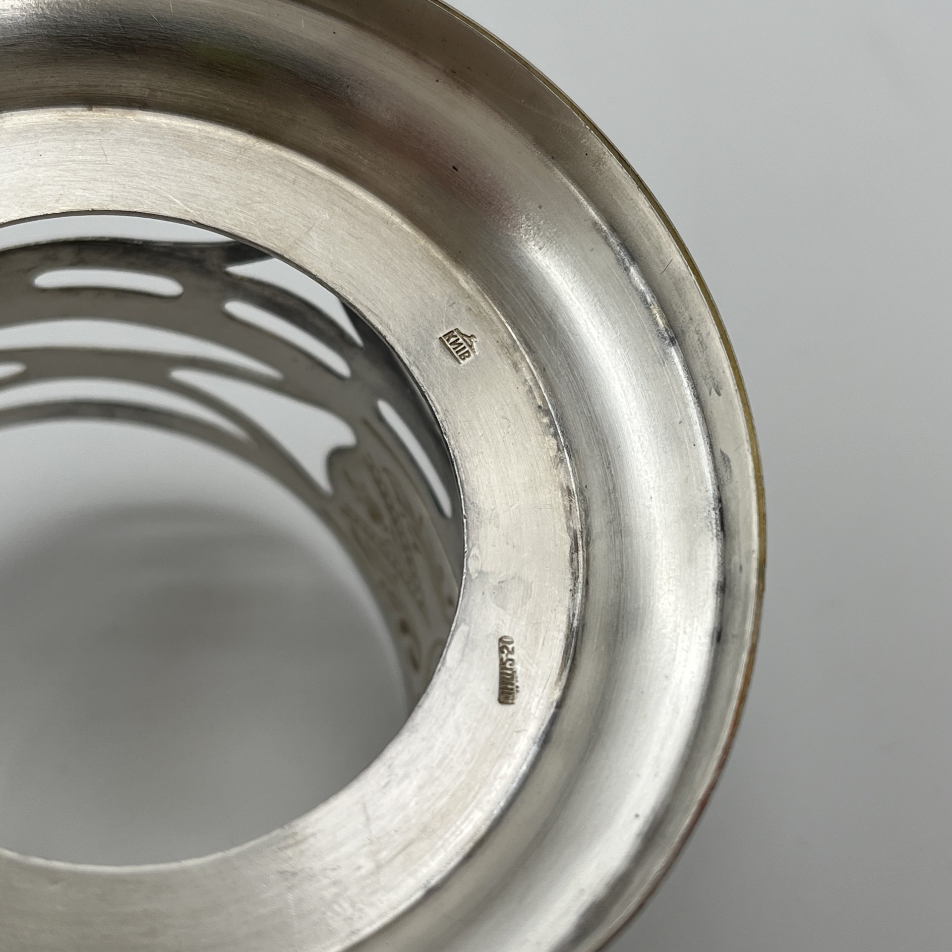 Подстаканник в стиле Модерн, мНЦ (медь-никель-цинк), Киевский завод столовых приборов и посуды им. Дзержинского (ЗiД, ЗиД), СССР, 1950-1962 гг.