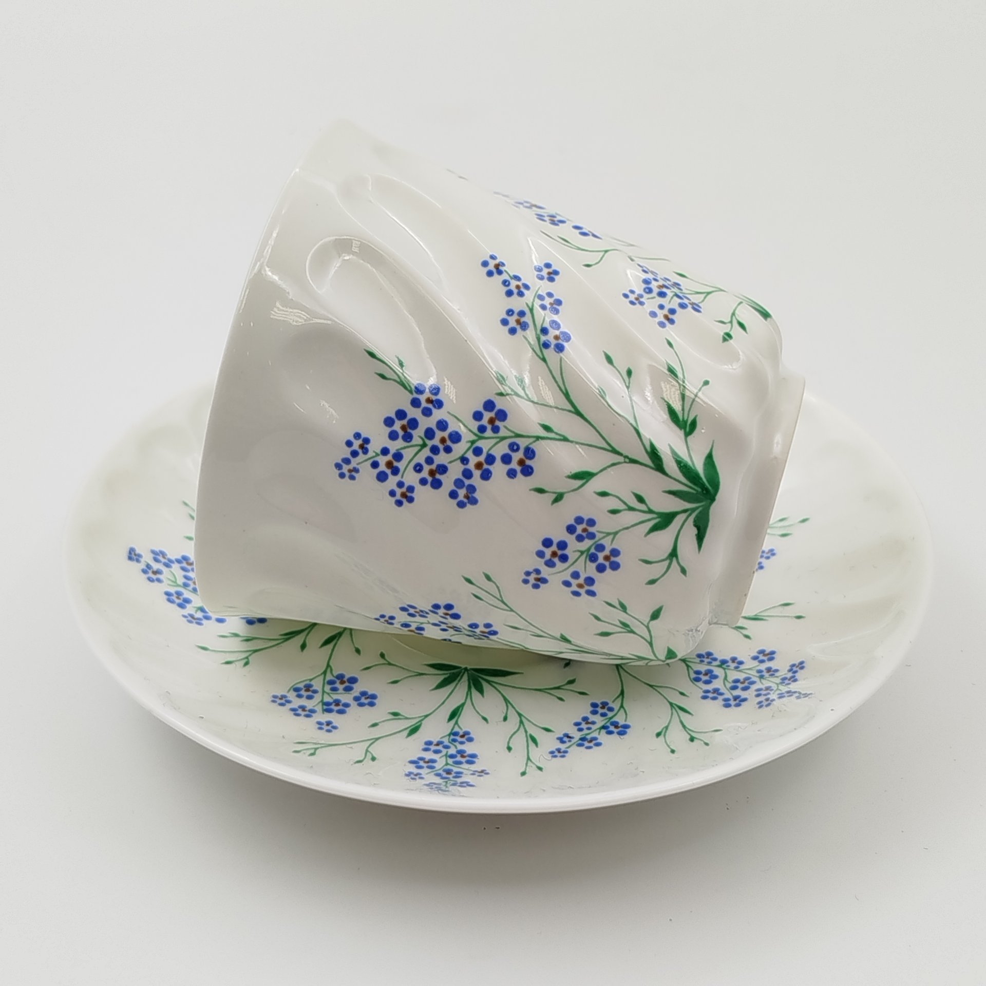 Пара чайная "На Нерли", автор рисунка Славина Н.П, автор формы "Ленинградский" Криммер Э.М.