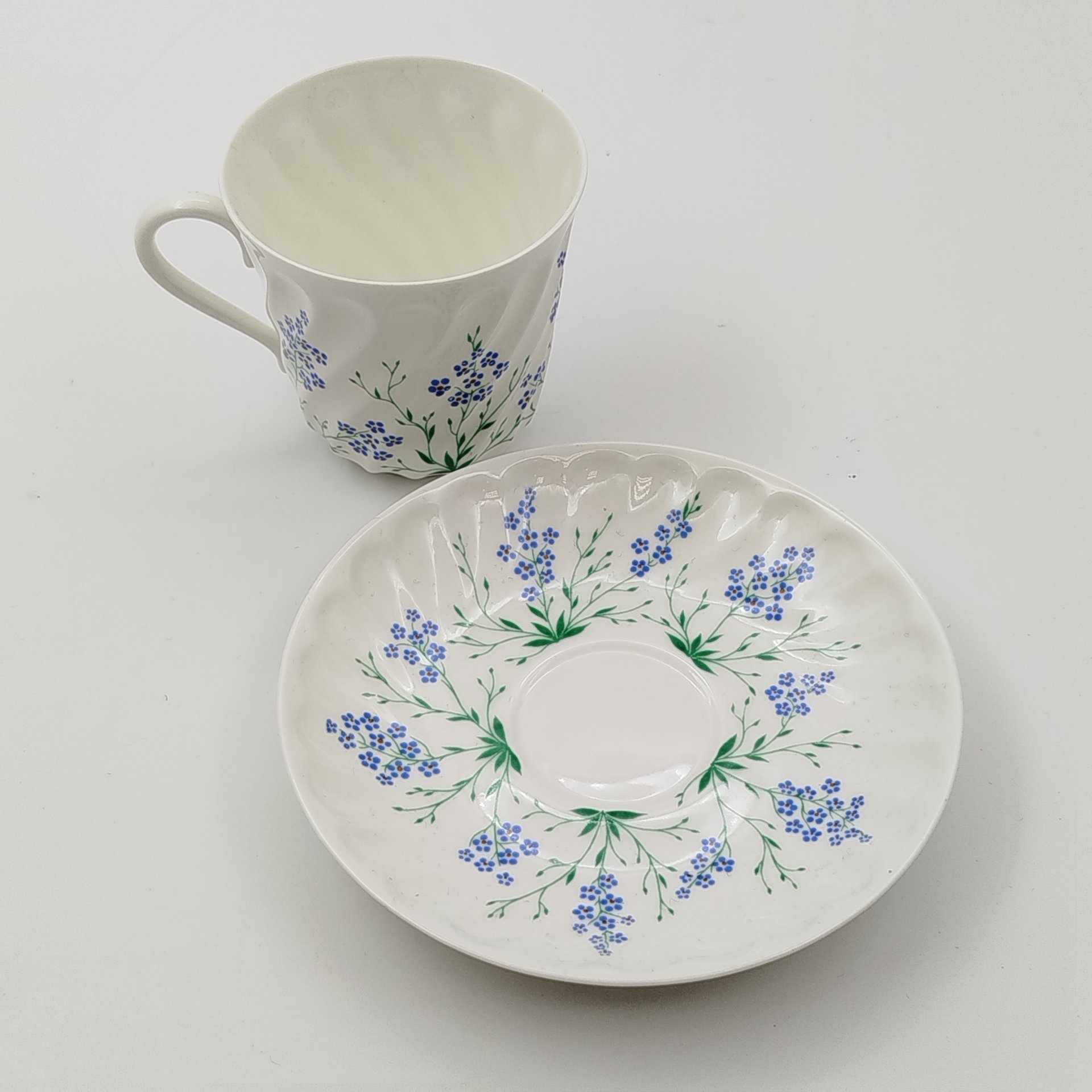 Пара чайная "На Нерли", автор рисунка Славина Н.П, автор формы "Ленинградский" Криммер Э.М.