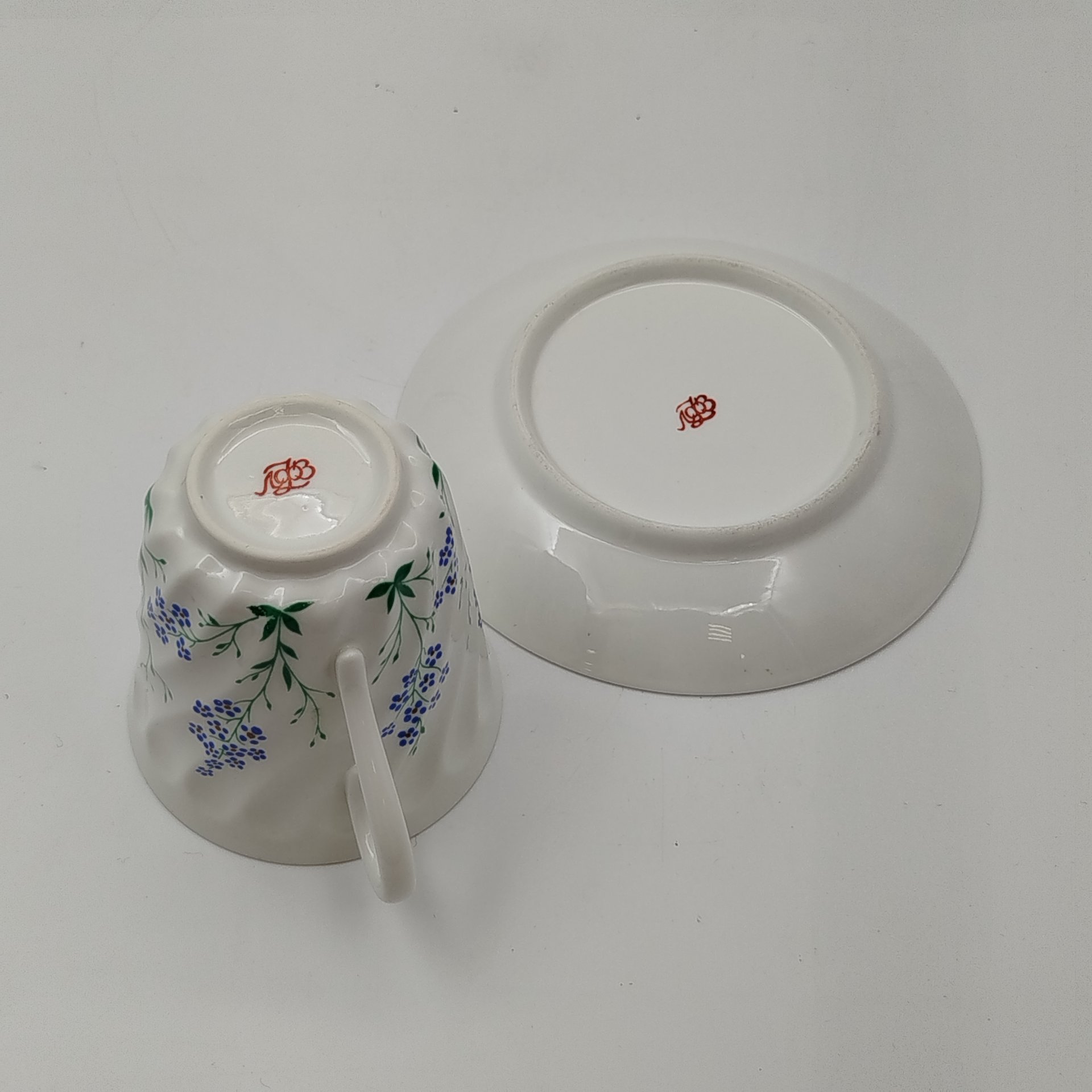 Пара чайная "На Нерли", автор рисунка Славина Н.П, автор формы "Ленинградский" Криммер Э.М.