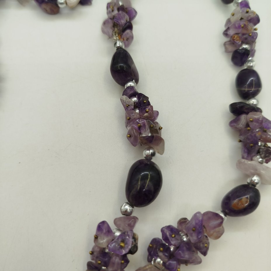 Бусы с бусинами разной формы