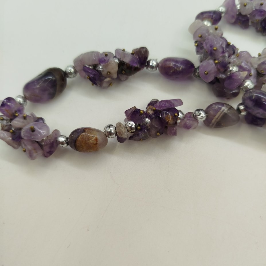 Бусы с бусинами разной формы