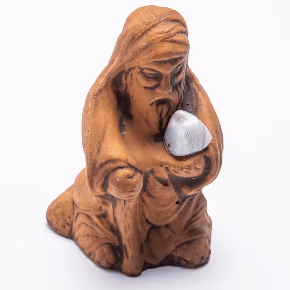 Статуэтка "Монах с камнем", глина, агат, Россия, 2000-2010 гг.