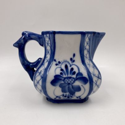 Молочник с декоративной росписью, фарфор, Объединение «Гжель», Россия, 1991-2010 гг.