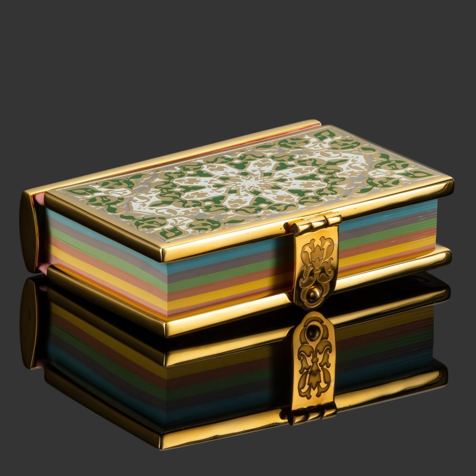 Коран малый на арабском языке, украшенный эмалями зеленого оттенка в подарочной коробке, латунь, бумага, эмаль, золочение, Златоуст, Российская Федерация, 2025 г.