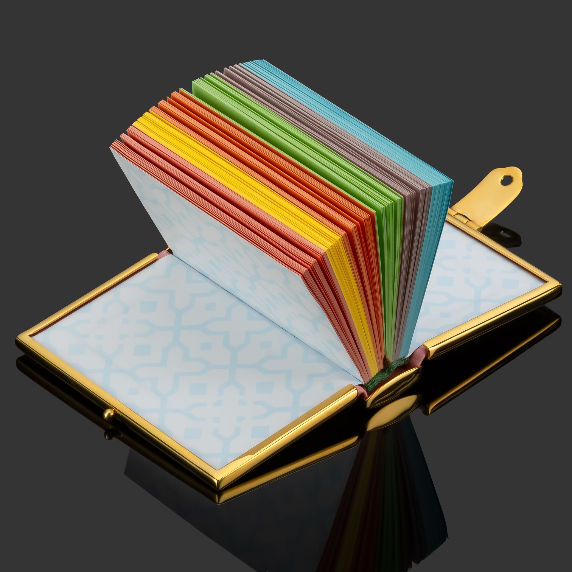 Коран малый на арабском языке, украшенный эмалями зеленого оттенка в подарочной коробке, латунь, бумага, эмаль, золочение, Златоуст, Российская Федерация, 2025 г.