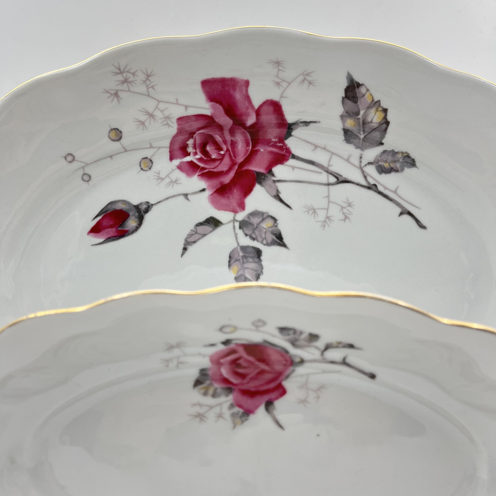 Набор из 2-х блюд (селёдочниц), украшенных изображением розы, фарфор, деколь, золочение, Karolina (Фарфоровая мануфактура «Каролина», Польша), Польша, 1980-1990 гг.