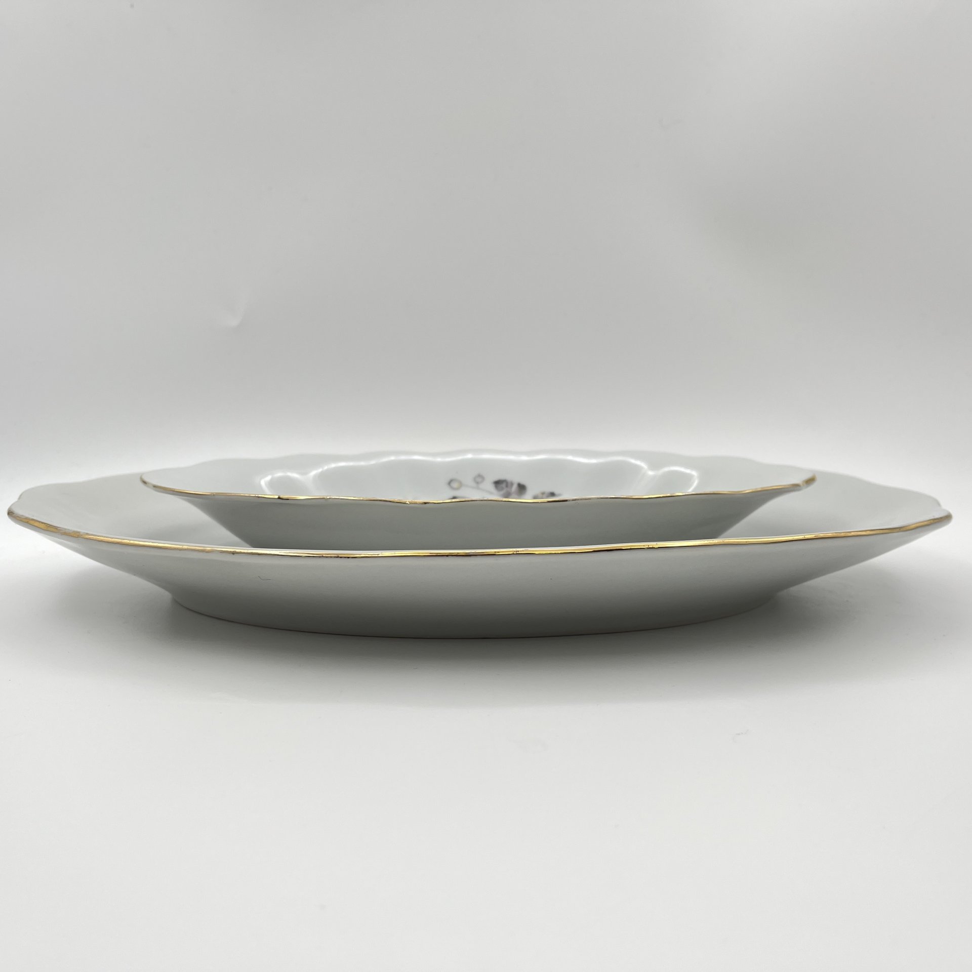 Набор из 2-х блюд (селёдочниц), украшенных изображением розы, фарфор, деколь, золочение, Karolina (Фарфоровая мануфактура «Каролина», Польша), Польша, 1980-1990 гг.