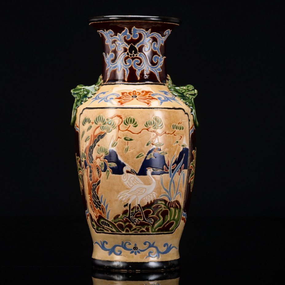 Ваза напольная, с изображением журавлей  на тулове и львов на ручках, Сайгон, керамика, процарапывание, роспись, Вьетнам, 1950-1980 гг.