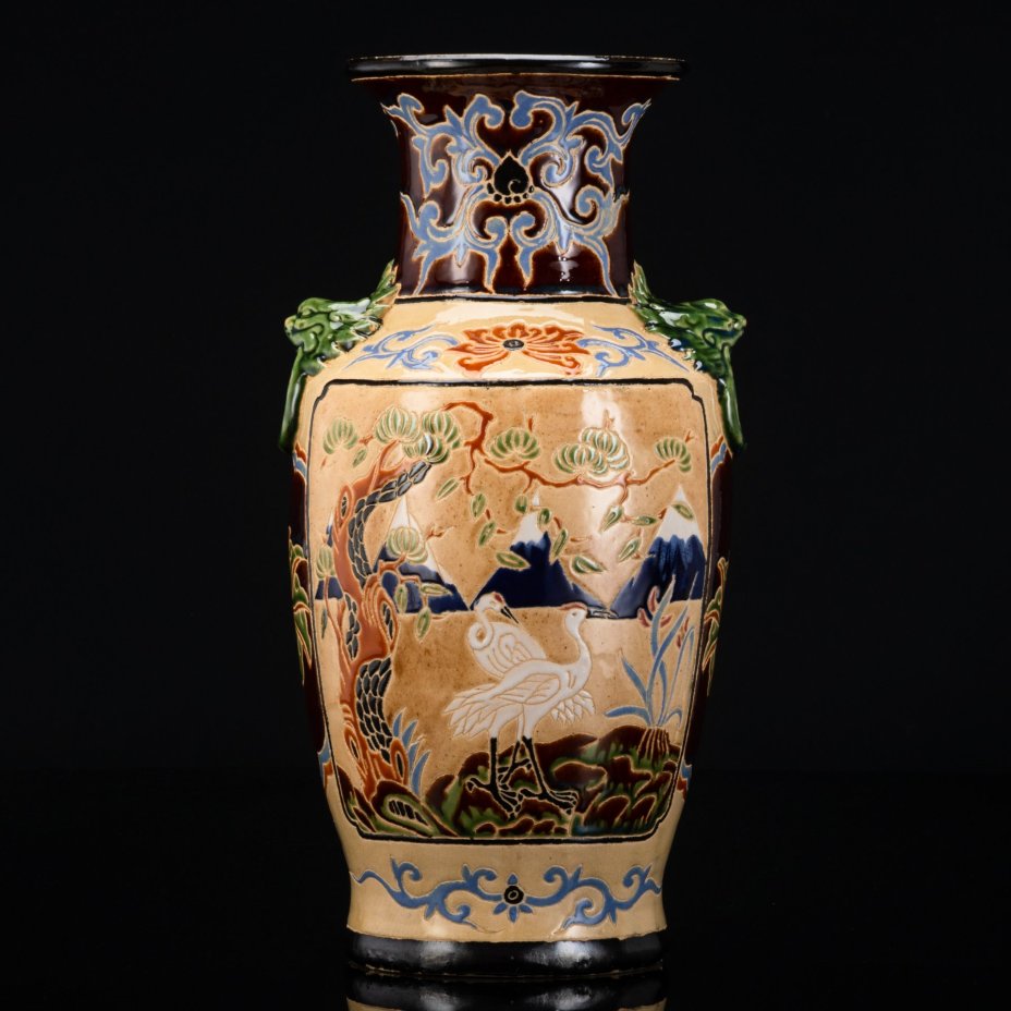 Ваза напольная, с изображением журавлей  на тулове и львов на ручках, Сайгон