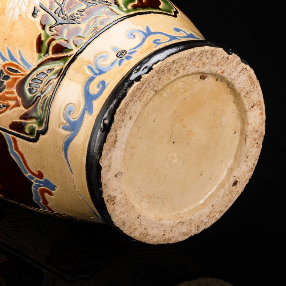 Ваза напольная, с изображением журавлей  на тулове и львов на ручках, Сайгон