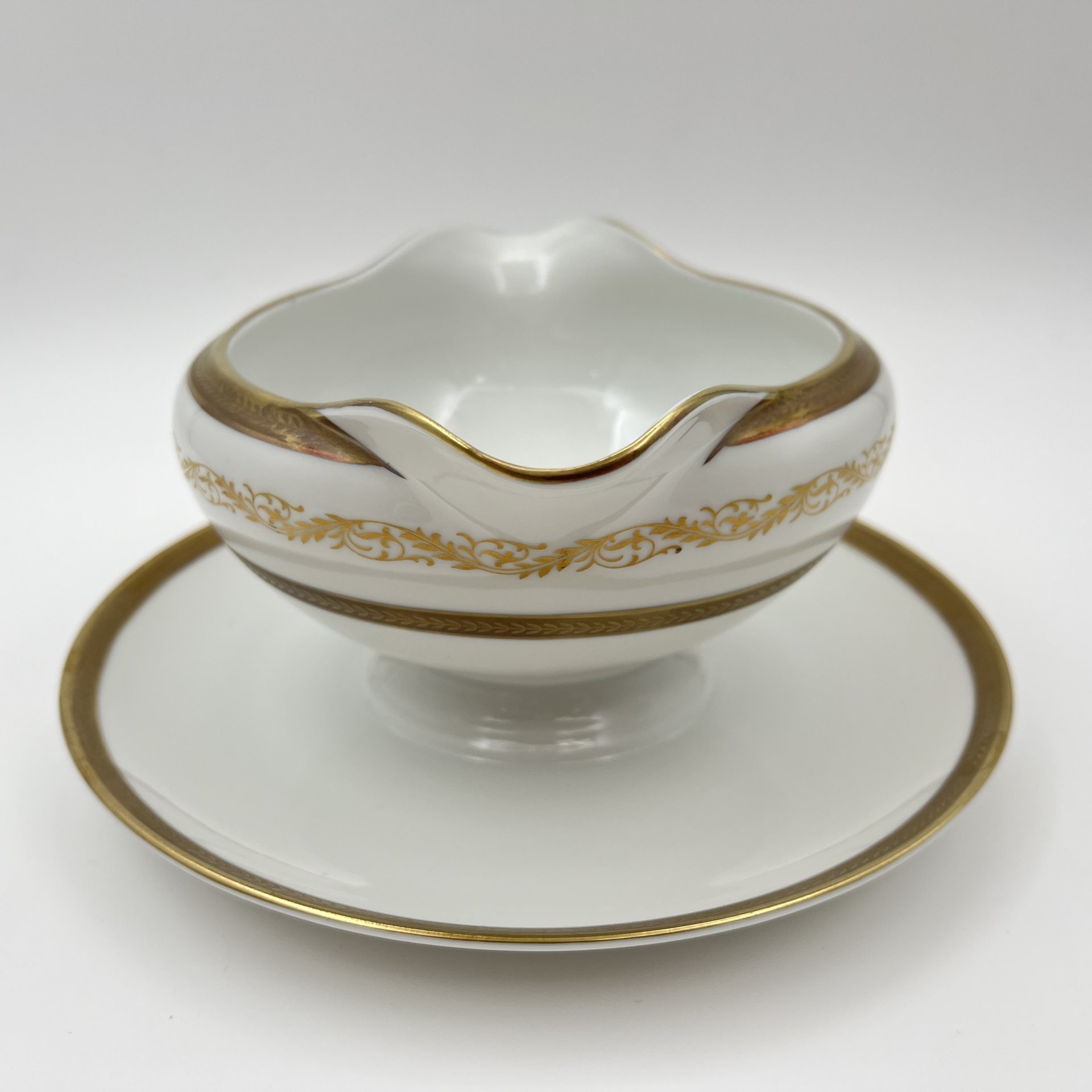 Соусник с растительным декором, серия "Charleroi-Bruxelles", фарфор, золочение, Tirschenreuth, Германия, 1969-1990 гг.