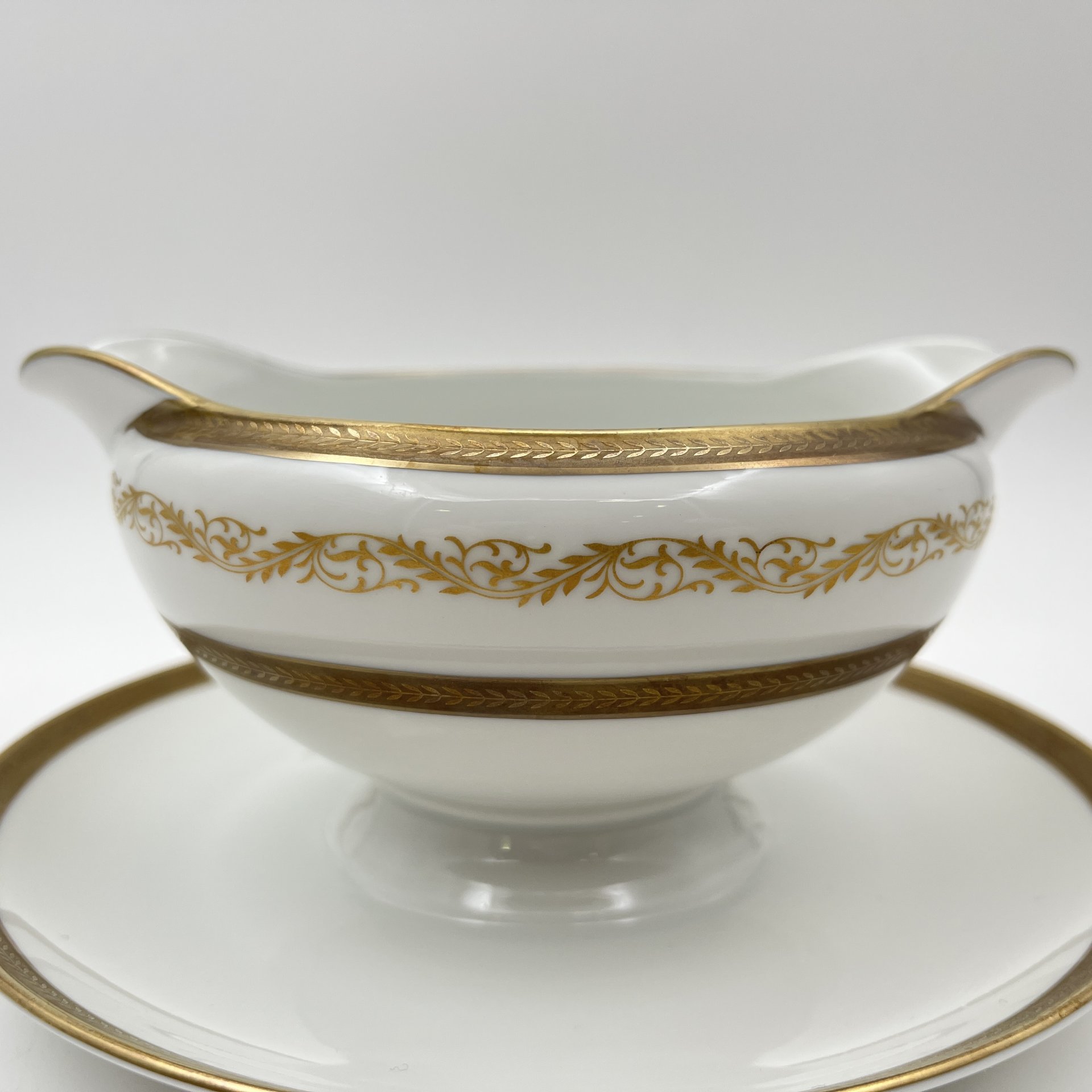 Соусник с растительным декором, серия "Charleroi-Bruxelles", фарфор, золочение, Tirschenreuth, Германия, 1969-1990 гг.