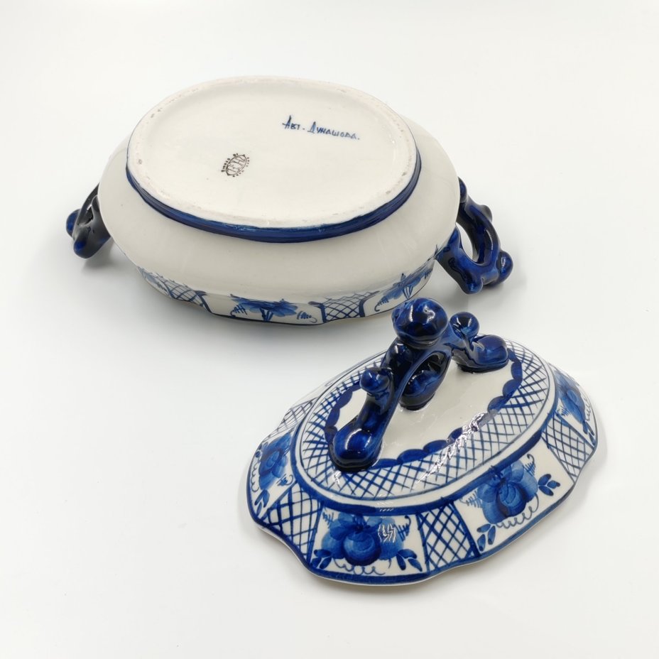 Сахарница овальной формы с цветочным декором, авт. Дунашова, Гжель