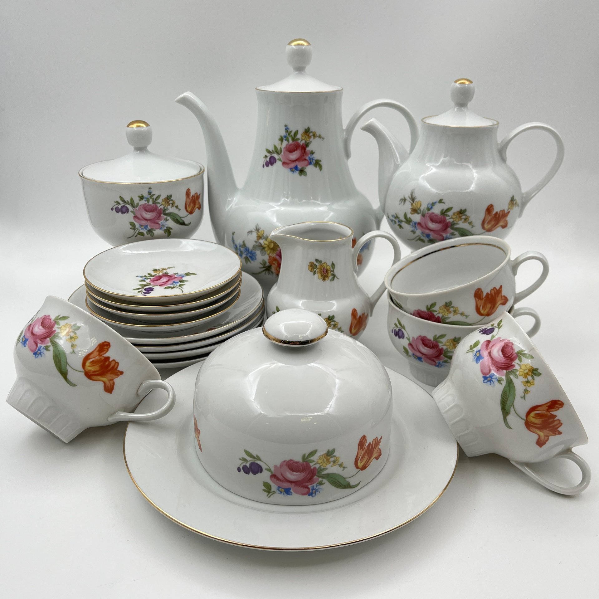 Сервиз чайно-кофейный "Мейсенский букет" на 4 персоны (17 предметов), фарфор, деколь, золочение, Graf Von Henneberg Porzellan, 1777 Jlmenau, ГДР, 1977-1990 гг.
