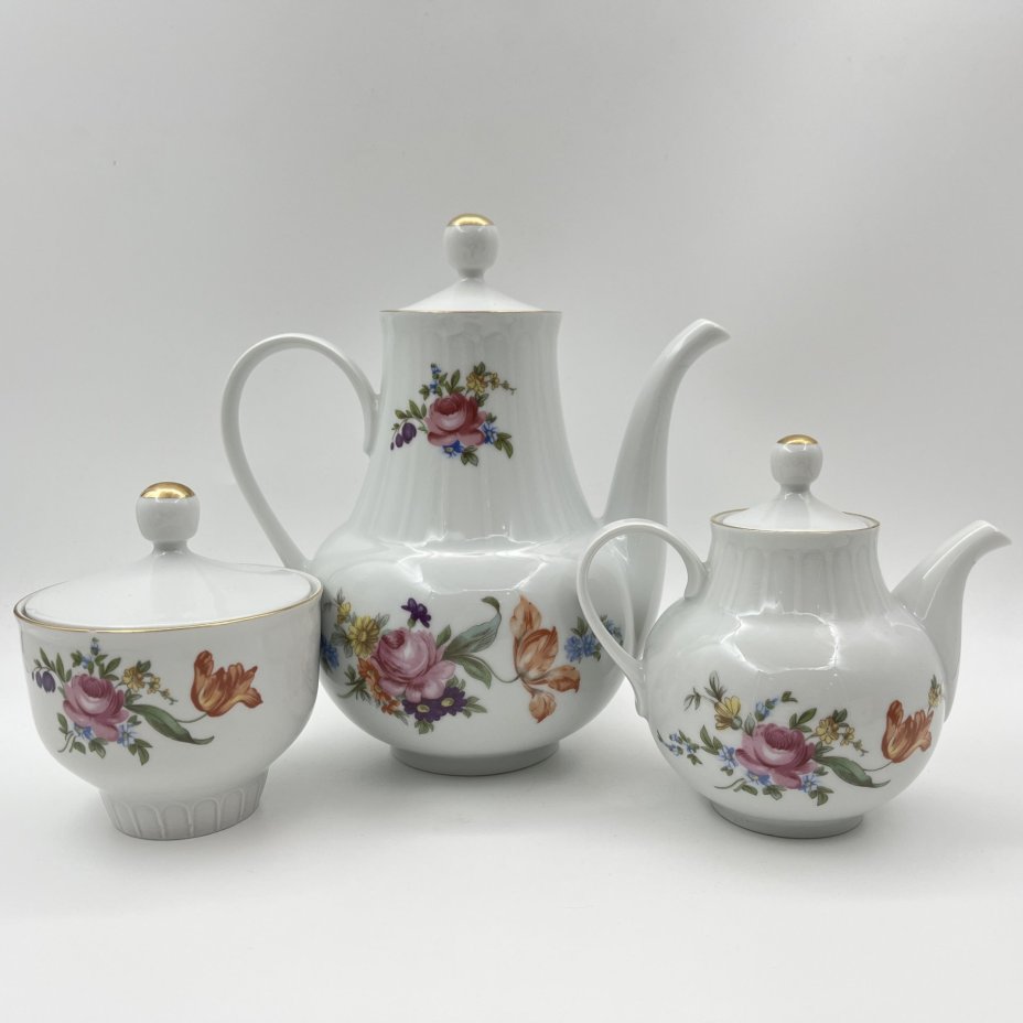 Сервиз чайно-кофейный "Мейсенский букет" на 4 персоны (17 предметов), фарфор, деколь, золочение, Graf Von Henneberg Porzellan, 1777 Jlmenau, ГДР, 1977-1990 гг.