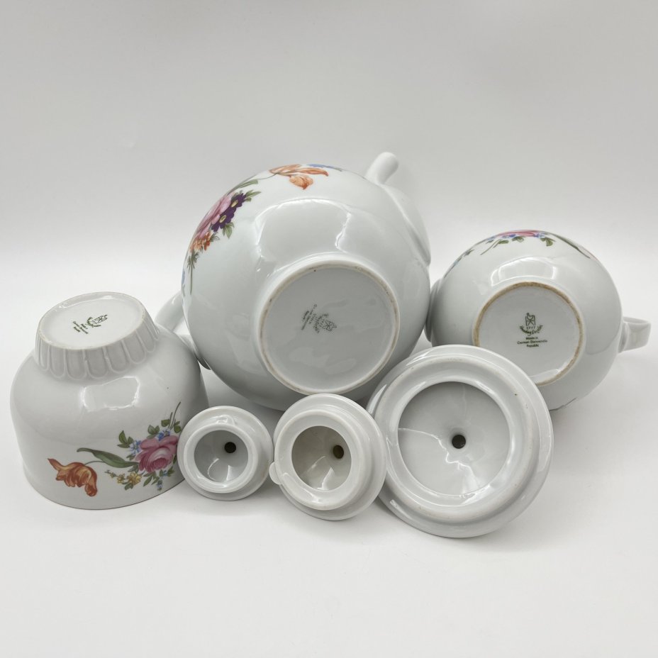 Сервиз чайно-кофейный "Мейсенский букет" на 4 персоны (17 предметов), фарфор, деколь, золочение, Graf Von Henneberg Porzellan, 1777 Jlmenau, ГДР, 1977-1990 гг.