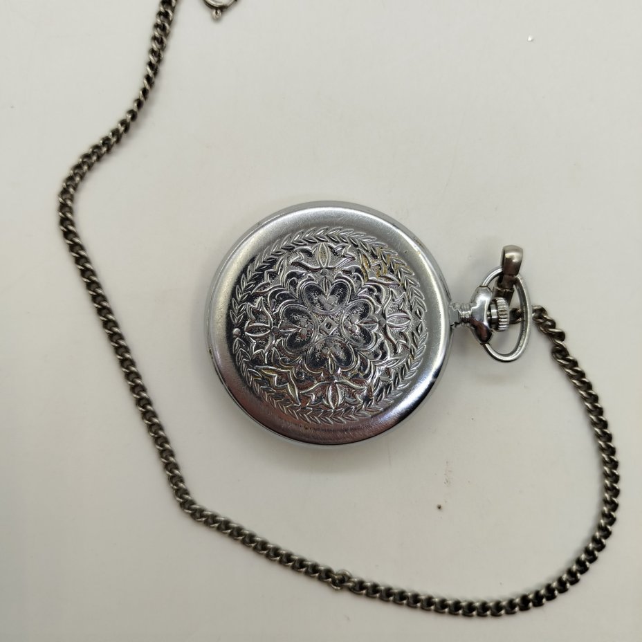 Карманные часы "Молния" с ажурным растительным декором, металл, стекло, Челябинский часовой завод «Молния», СССР, 1970-1980 гг.