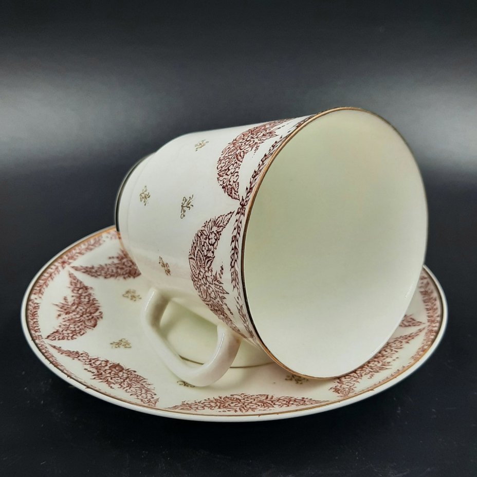 Пара кофейная с декором в виде цветочных гирлянд, форма "Майская", автор формы Э.М. Криммер, фарфор, деколь, золочение, Ленинградский фарфоровый завод (ЛФЗ), СССР, 1970-1992 гг., Ленинградский фарфоровый завод (ЛФЗ)