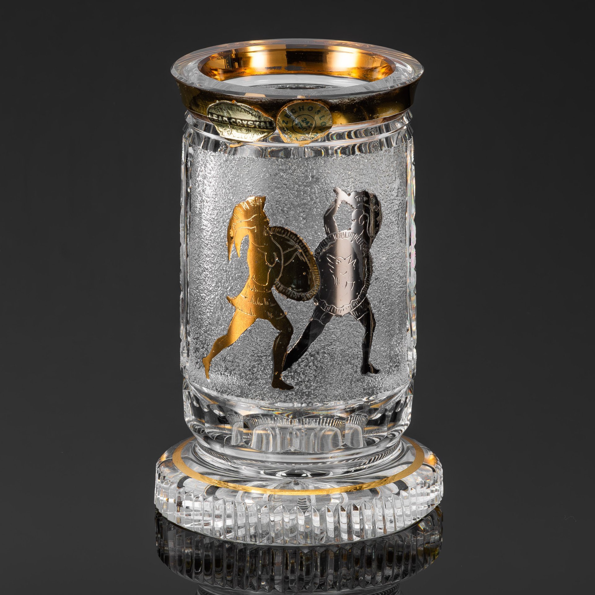 Ваза цилиндрической формы с изображением боя гладиаторов, хрусталь, алмазная грань, золочение, Чехословакия, 1970-1990 гг.
