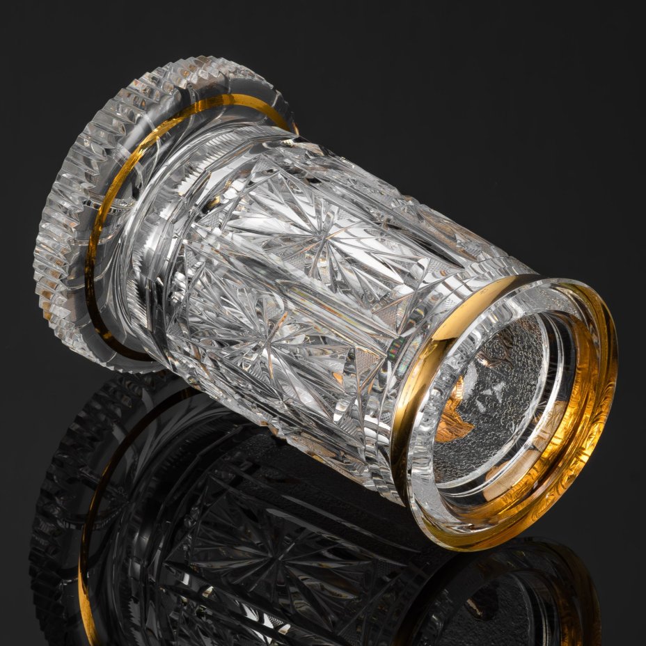 Ваза цилиндрической формы с изображением боя гладиаторов