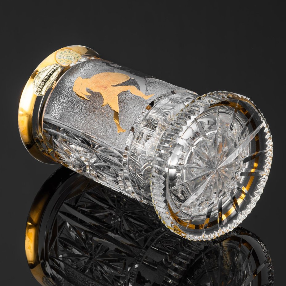 Ваза цилиндрической формы с изображением боя гладиаторов