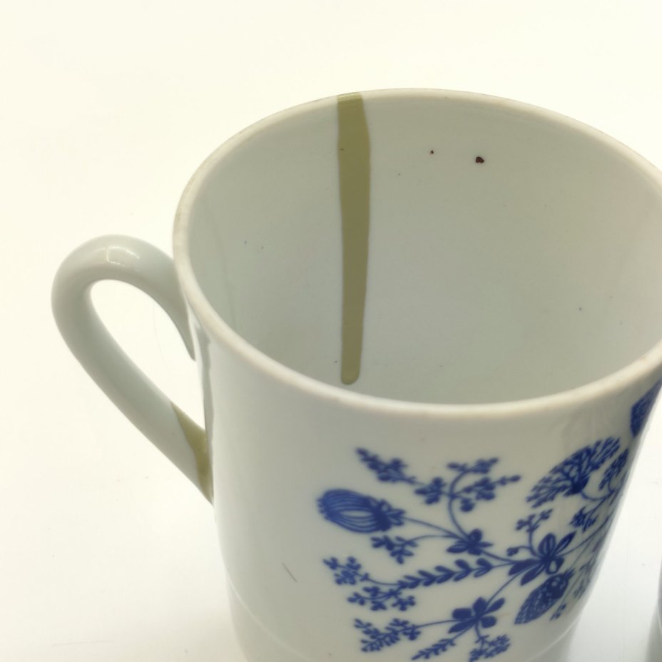 Пара чайных кружек с цветочным орнаментом (в подборе), фарфор, деколь, Ленинградский фарфоровый завод (ЛФЗ), СССР, 1970-1991 гг.