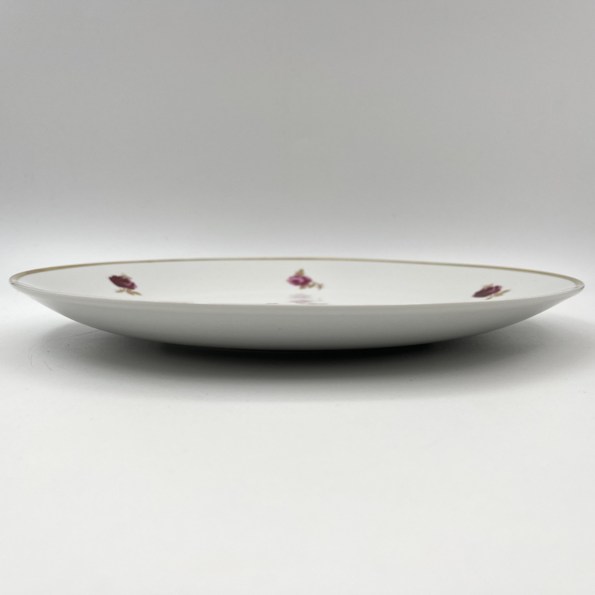 Блюдо с изображением роз