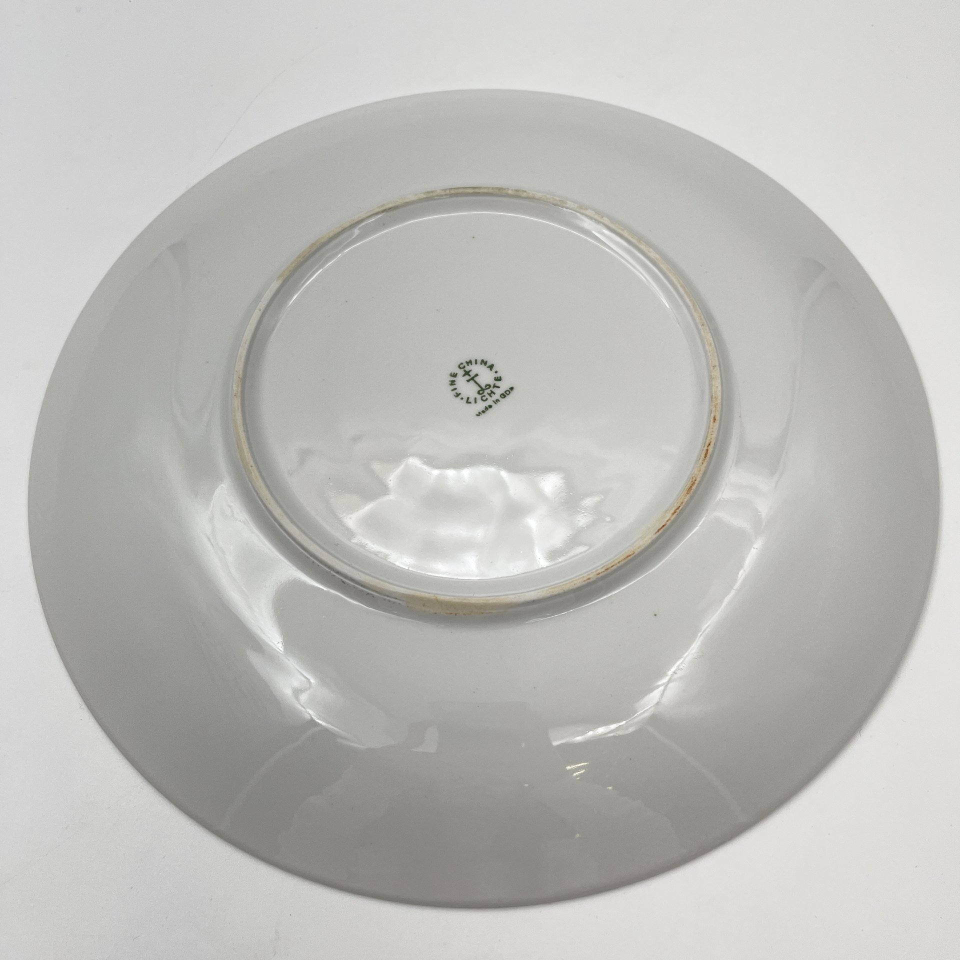 Блюдо с изображением роз