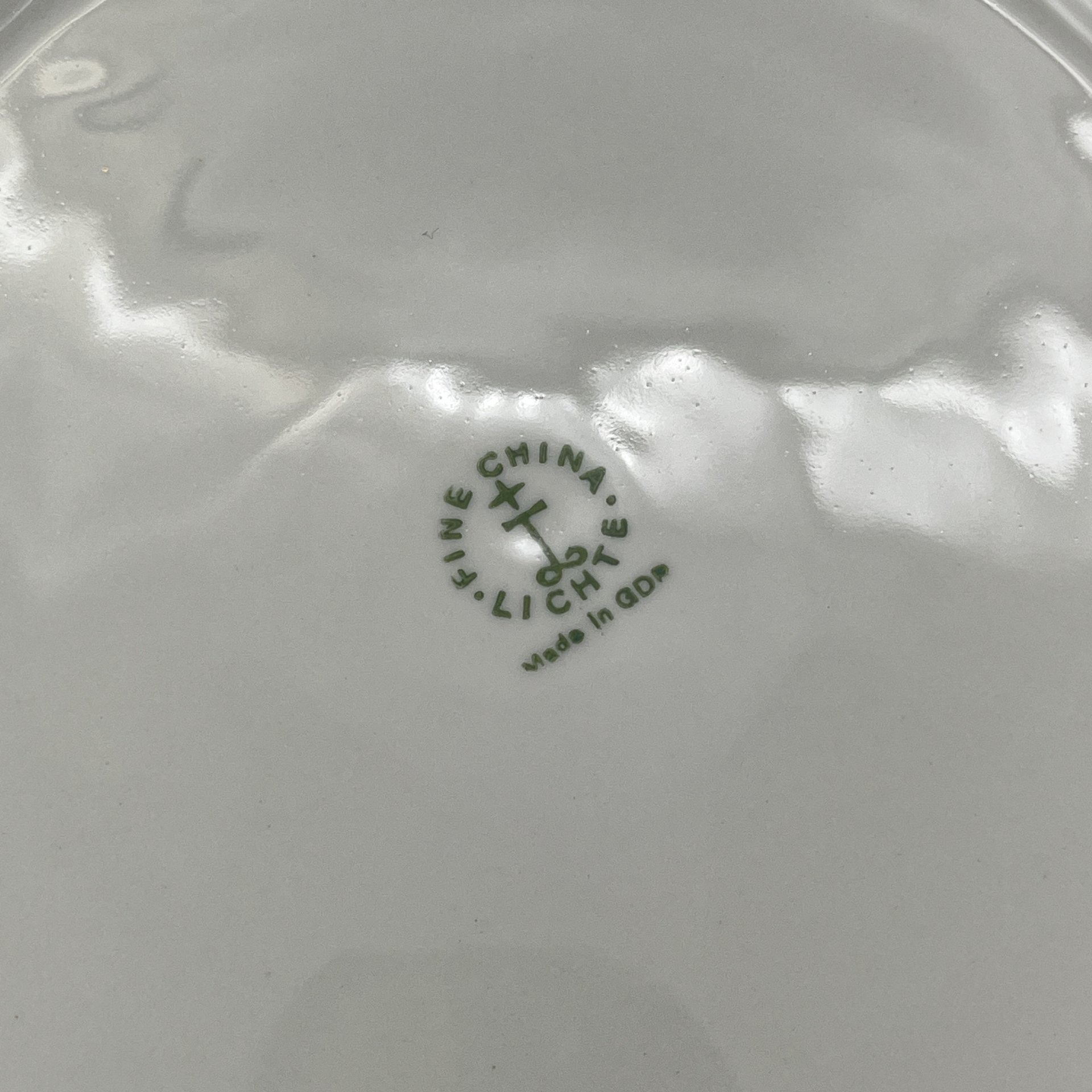 Блюдо с изображением роз