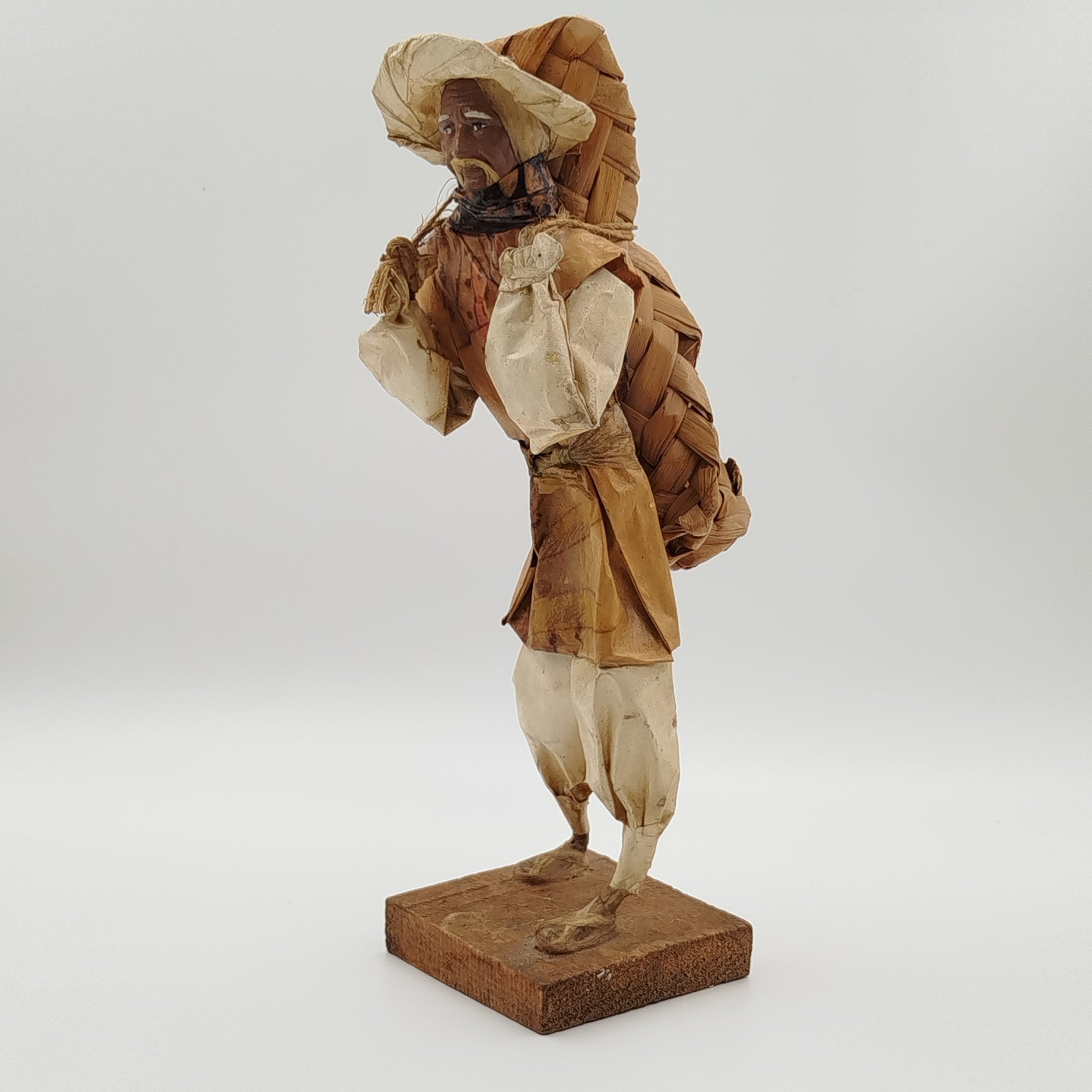 Статуэтка "Мексиканец", картон, бумага, техника картонерия, Мексика, 2000-2015 гг.