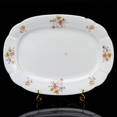 Блюдо овальной формы с цветочным декором (большое), фаянс, деколь, Фабрика И.Е. Кузнецова на Волхове, Российская империя, 1900-1917 гг.