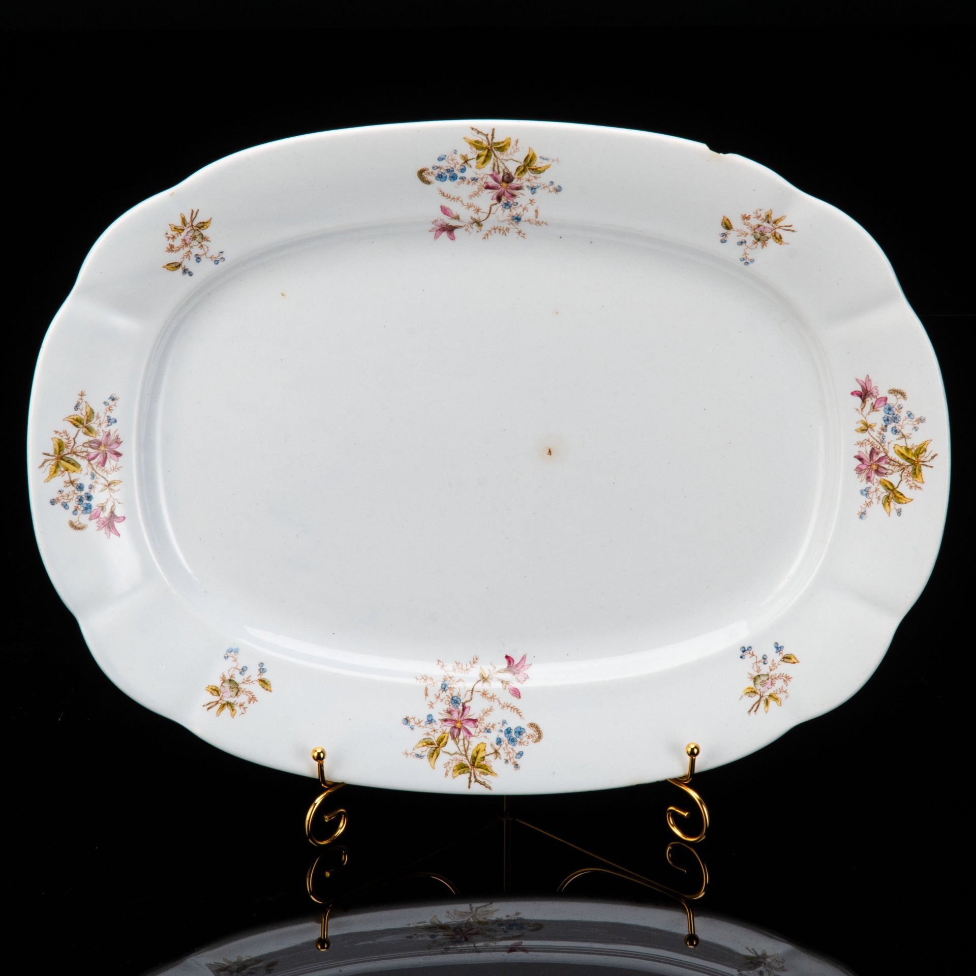 Блюдо овальной формы с цветочным декором (большое), фаянс, деколь, Фабрика И.Е. Кузнецова на Волхове, Российская империя, 1900-1917 гг.
