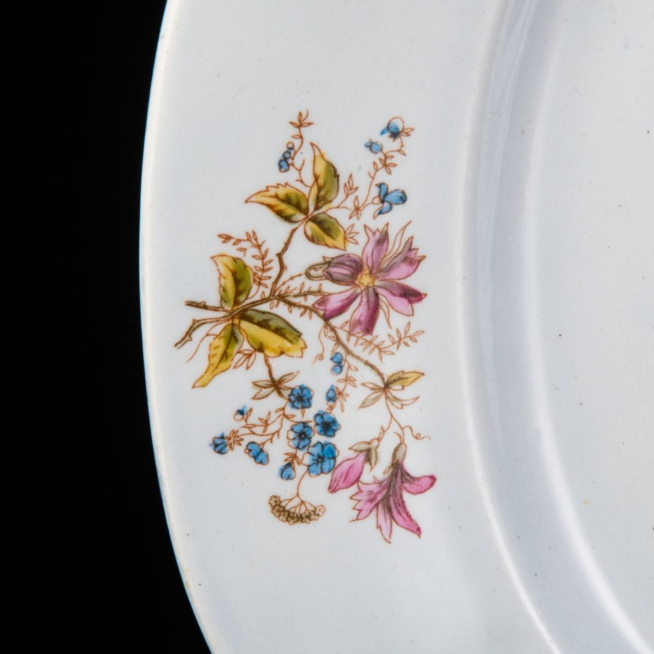 Блюдо овальной формы с цветочным декором (большое), фаянс, деколь, Фабрика И.Е. Кузнецова на Волхове, Российская империя, 1900-1917 гг.