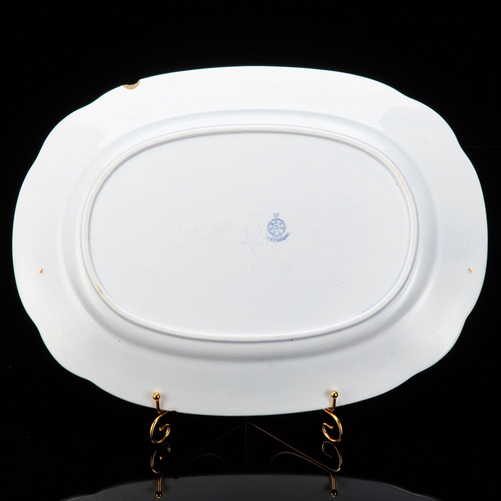 Блюдо овальной формы с цветочным декором (большое), фаянс, деколь, Фабрика И.Е. Кузнецова на Волхове, Российская империя, 1900-1917 гг.