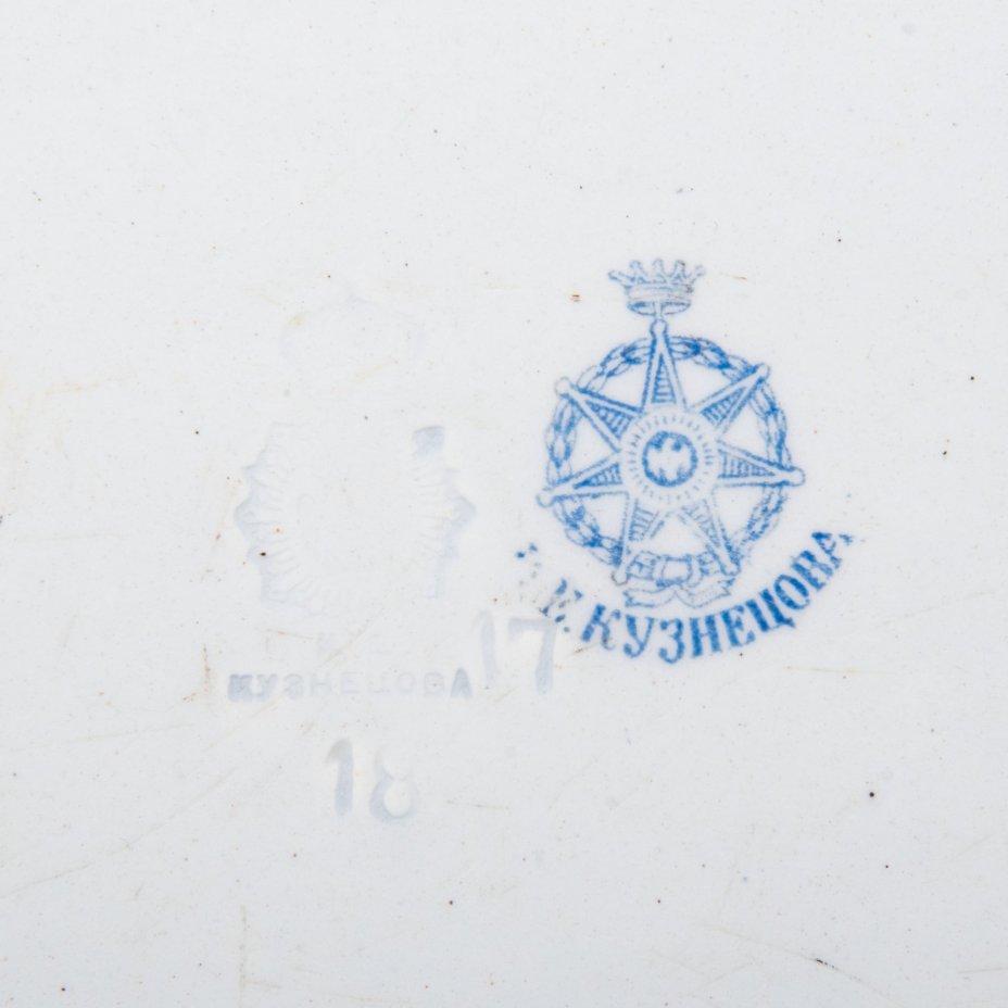 Блюдо овальной формы с цветочным декором (большое), фаянс, деколь, Фабрика И.Е. Кузнецова на Волхове, Российская империя, 1900-1917 гг.