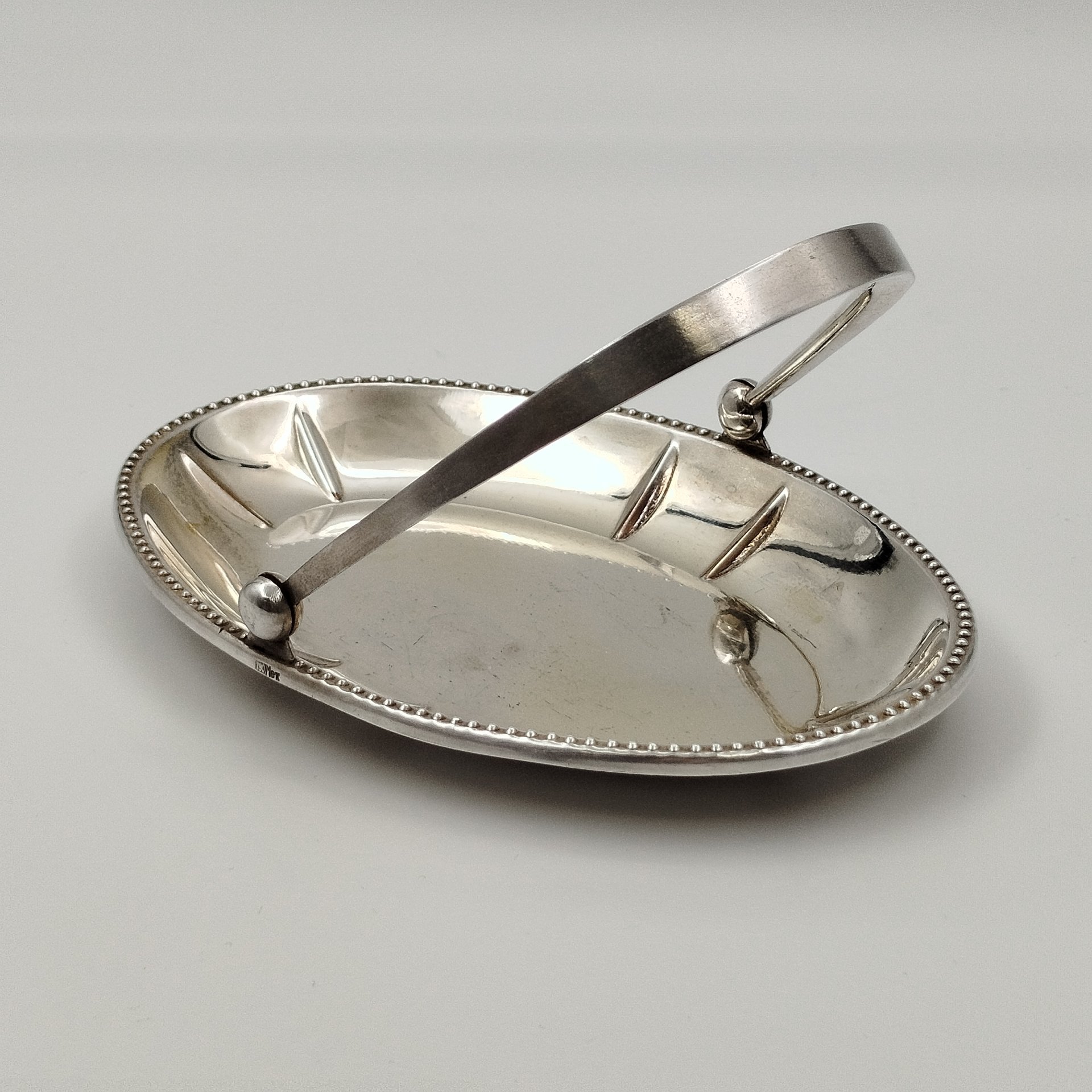 Орешница овальной формы с ручкой, металл, Таллинский ювелирный завод, СССР, 1950-1964 гг.