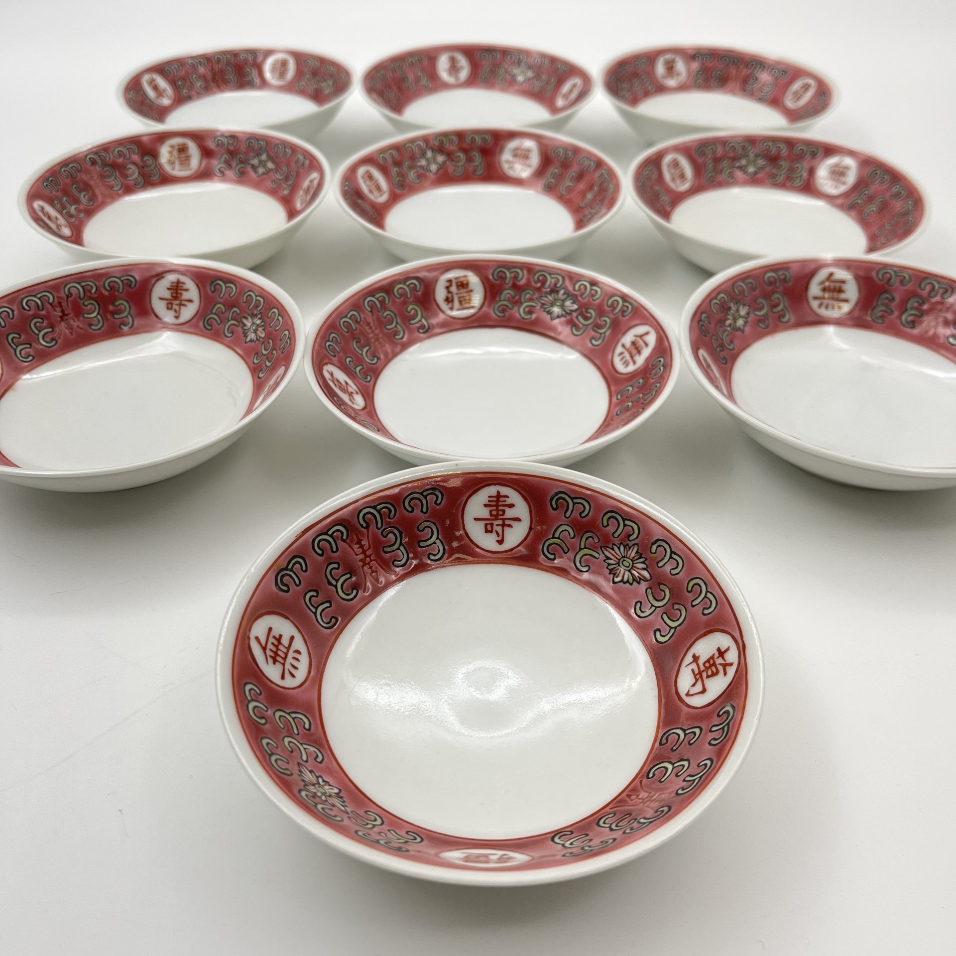 Набор из 10-ти пиал, украшенных иероглифами ("тысячи лет Вам без конца"), фарфор, роспись, Китай, 1960-1980 гг.