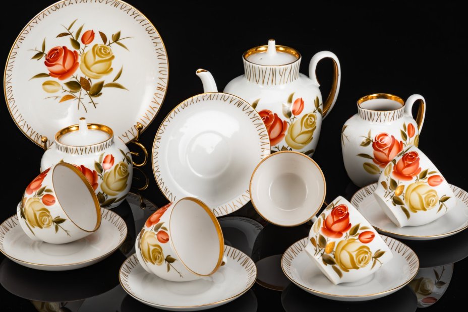 Сервиз "Букет чайных роз" на 5 персон (14 предметов), фарфор, роспись, золочение, Ленинградский фарфоровый завод (ЛФЗ), СССР, 1970-1991 гг.