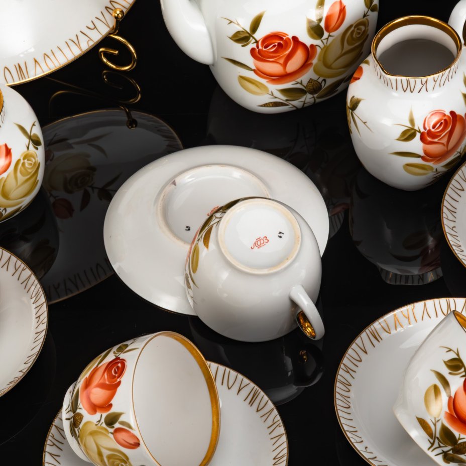 Сервиз "Букет чайных роз" на 5 персон (14 предметов), фарфор, роспись, золочение, Ленинградский фарфоровый завод (ЛФЗ), СССР, 1970-1991 гг.