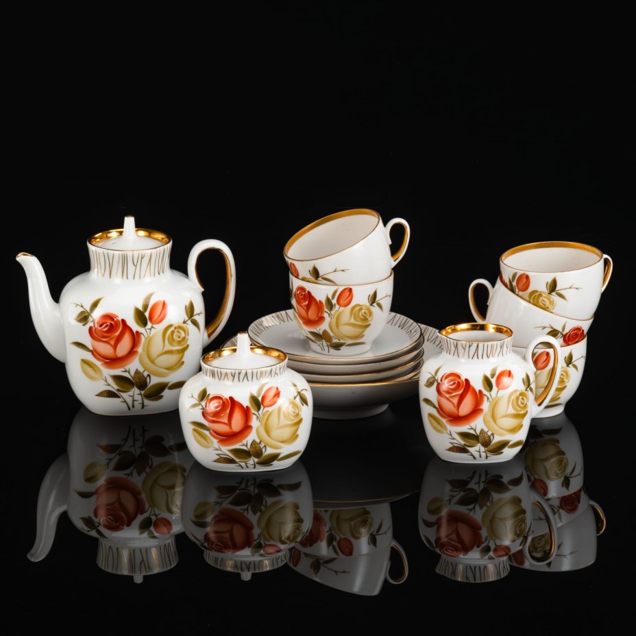 Сервиз "Букет чайных роз" на 5 персон (14 предметов), фарфор, роспись, золочение, Ленинградский фарфоровый завод (ЛФЗ), СССР, 1970-1991 гг.