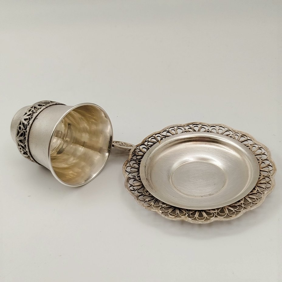 Пара кофейная, украшенная ажурным декором