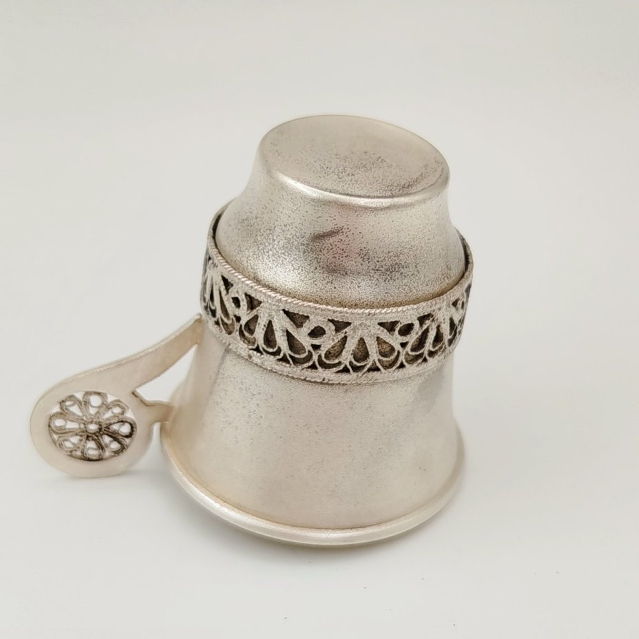 Пара кофейная, украшенная ажурным декором