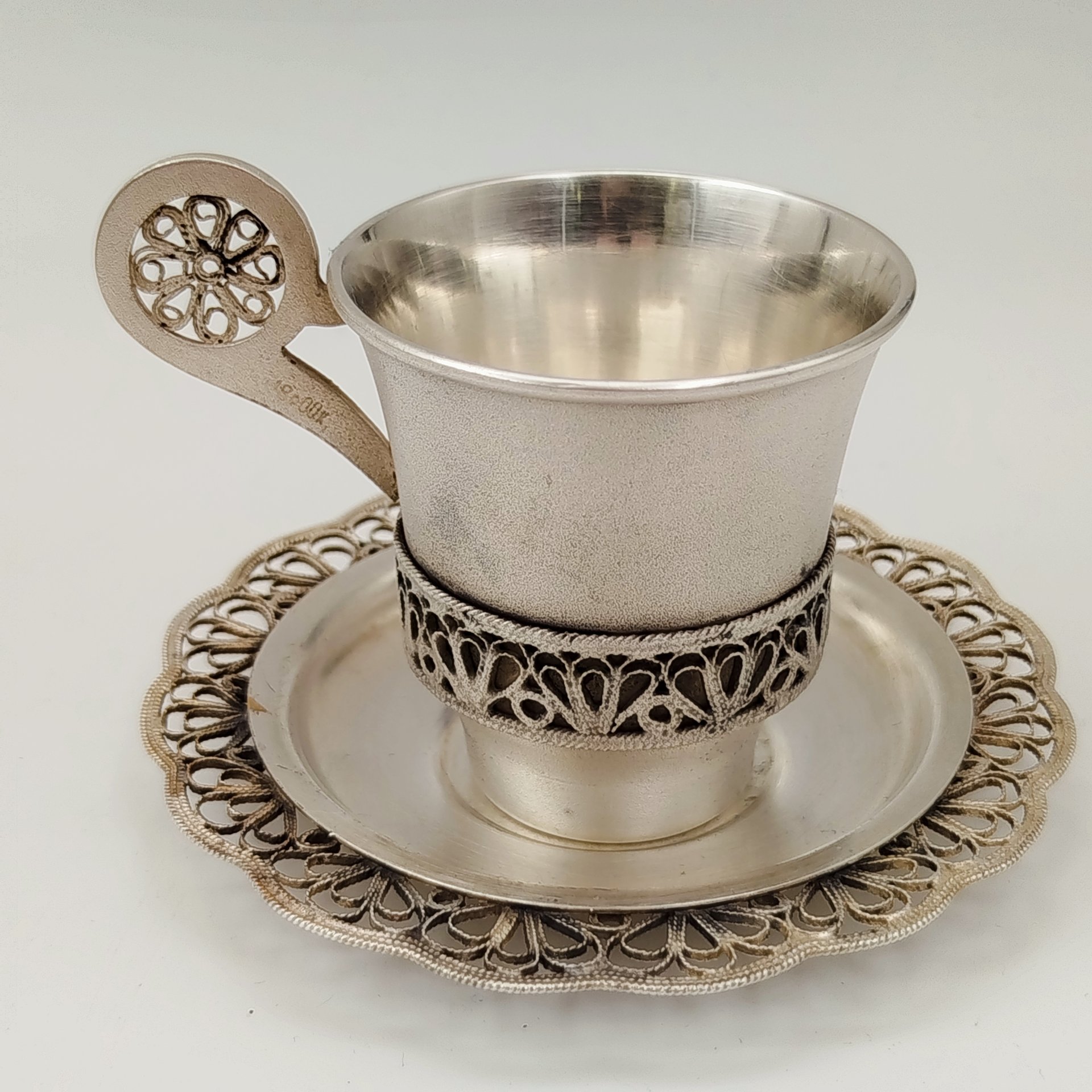 Пара кофейная, украшенная ажурным декором, Мстерская художественная фабрика  «Ювелир»