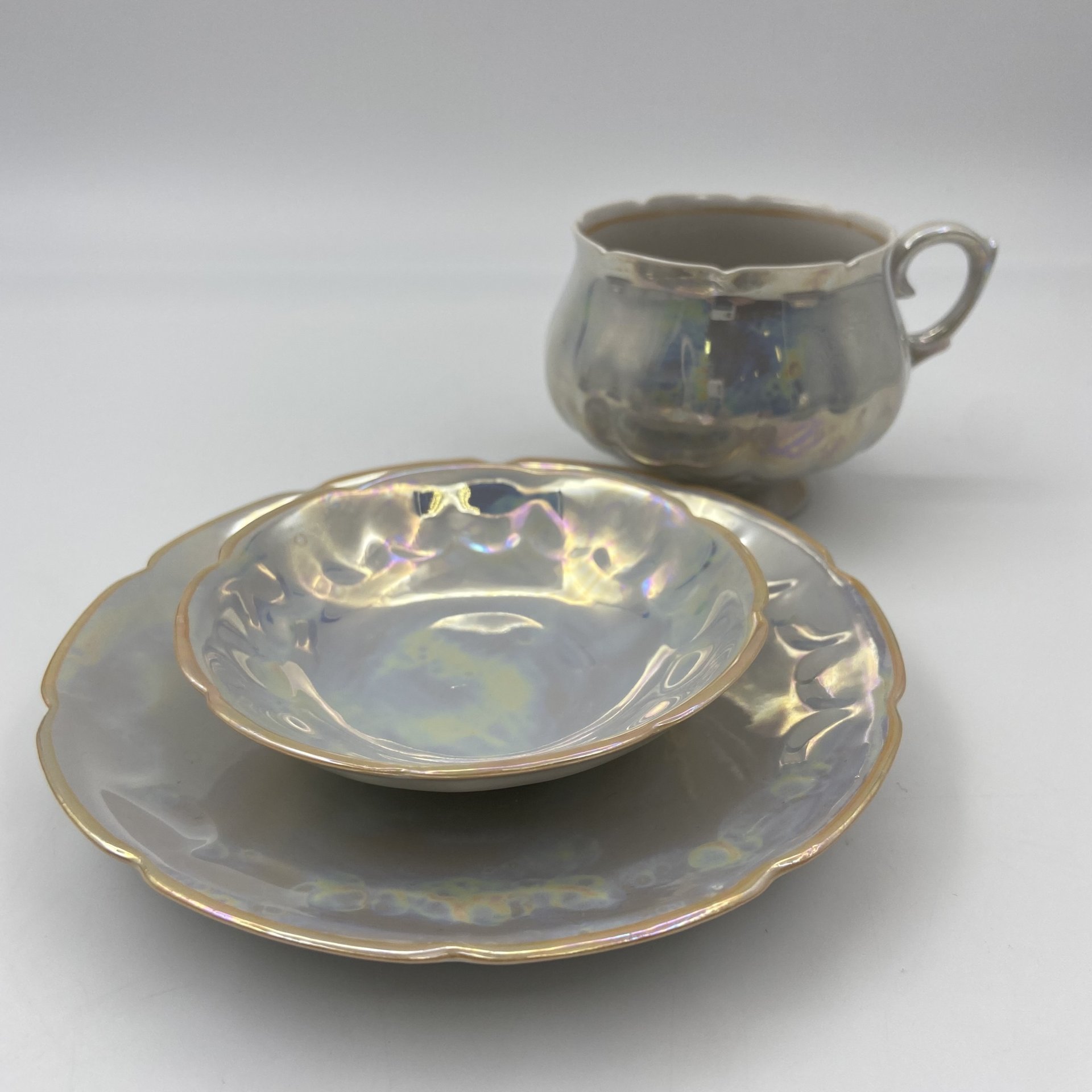 Набор для подачи чая на 3 персоны перламутрового оттенка (9 предметов), фарфор, люстр, Октябрьский фарфорово-фаянсовый завод, СССР, 1964-1991 гг.