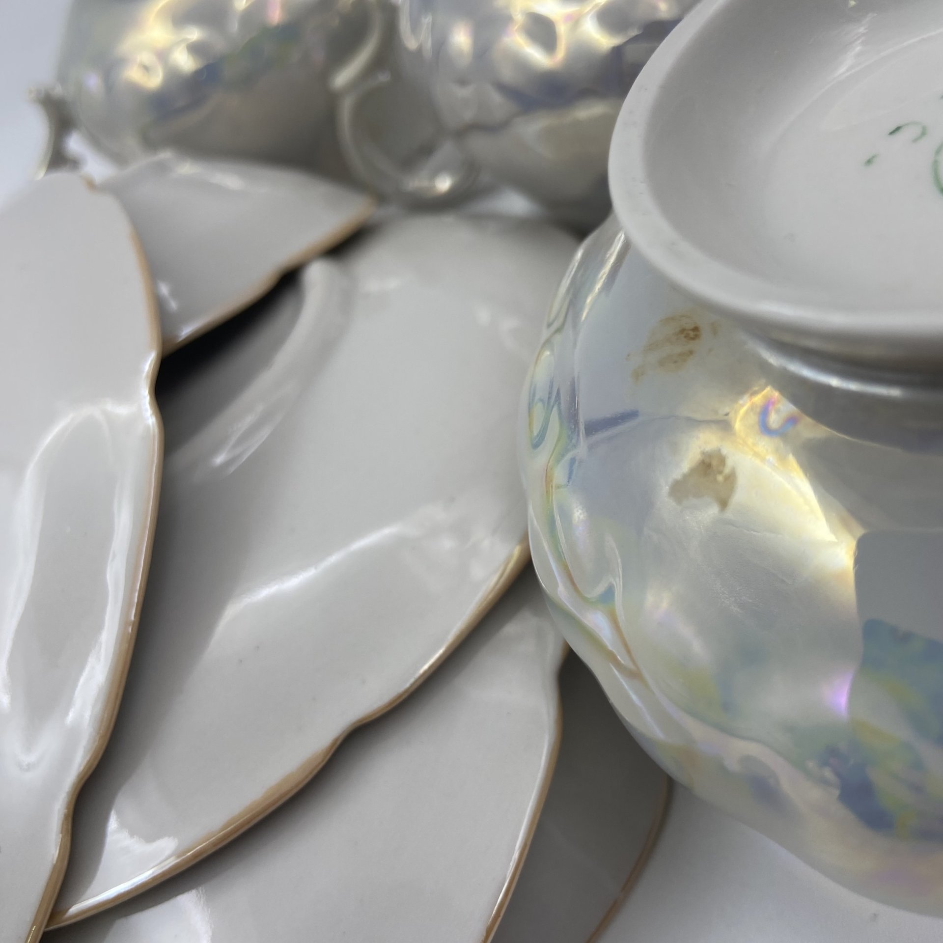 Набор для подачи чая на 3 персоны перламутрового оттенка (9 предметов), фарфор, люстр, Октябрьский фарфорово-фаянсовый завод, СССР, 1964-1991 гг.