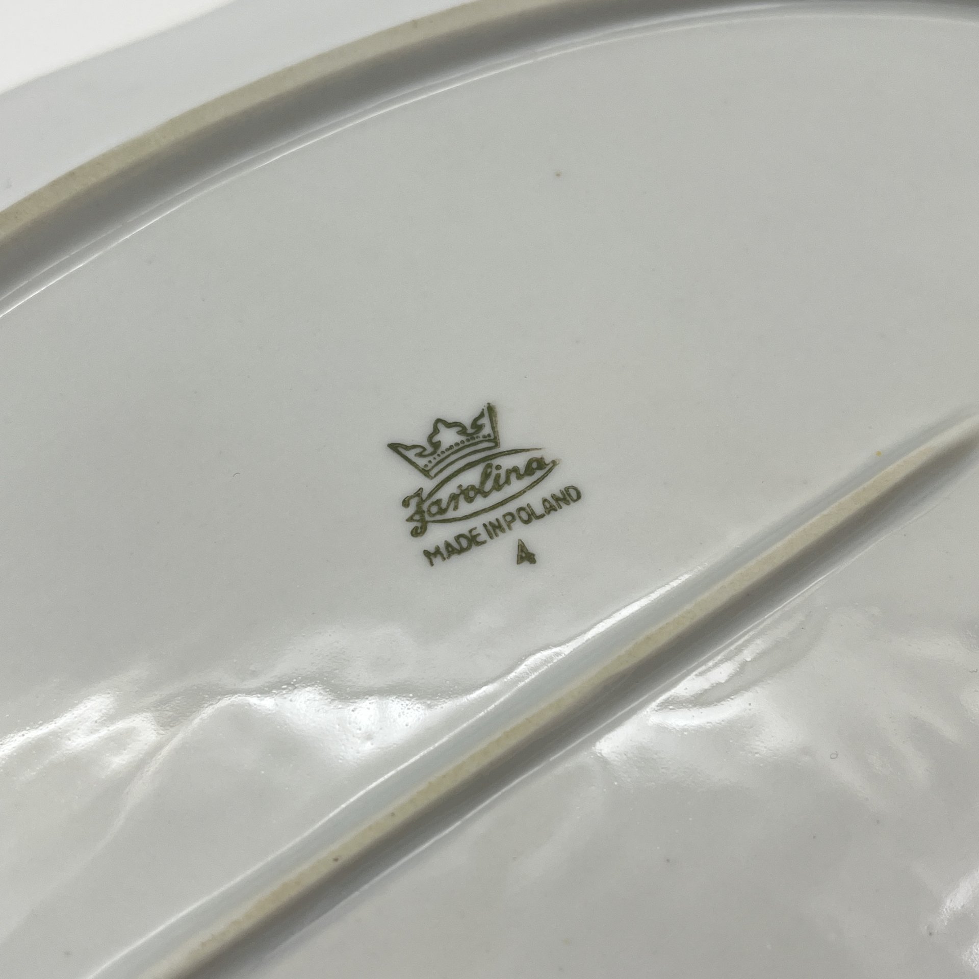 Блюдо, украшенное изображением розы, фарфор, деколь, золочение, Karolina (Фарфоровая мануфактура «Каролина», Польша), Польша, 1980-1990 гг.