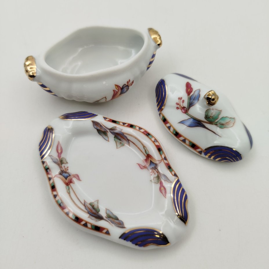 Солонка в виде супницы (миниатюрная), украшенная изображением цветов, "Porcelain Art"