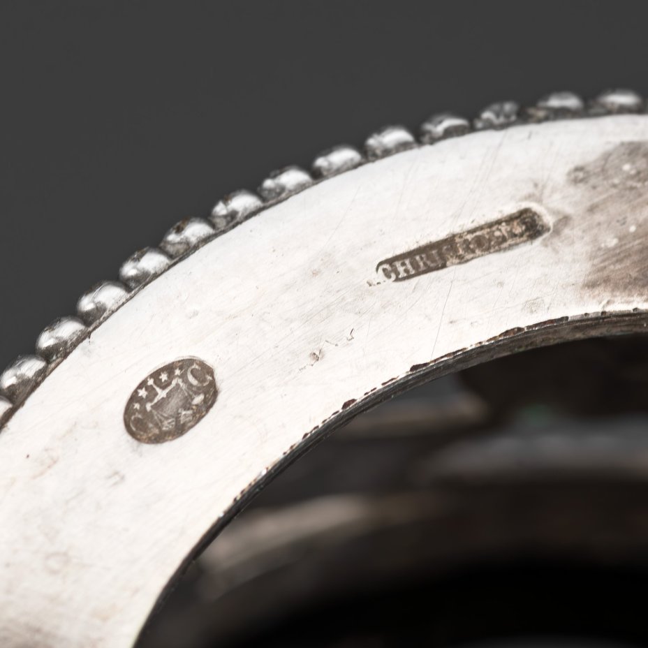 Солонка на ножках, с цветочным орнаментом по борту и вкладышем синего цвета, цветное стекло, металл, серебрение, Christofle, Франция, 1862-1935 гг.