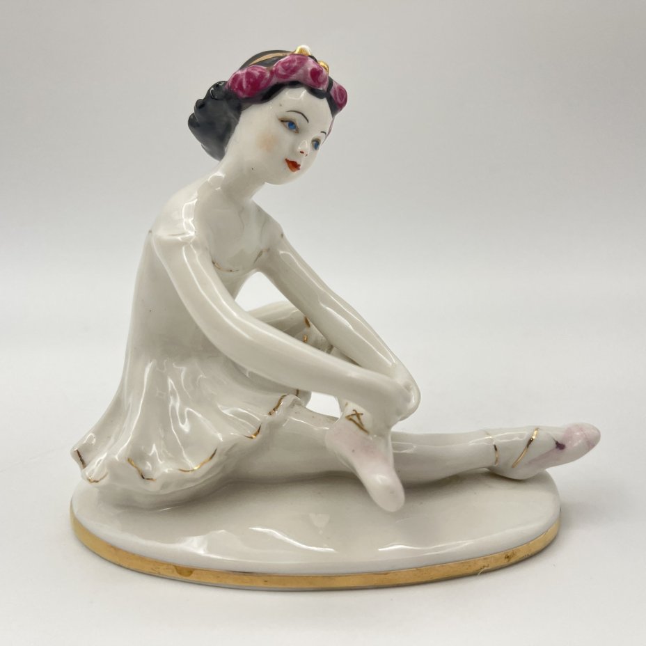 Статуэтка "Маленькая балерина" ("Машенька"), автор С.Б. Велихова, фарфор, роспись, золочение, Ленинградский фарфоровый завод (ЛФЗ), СССР, 1970-1986 гг.